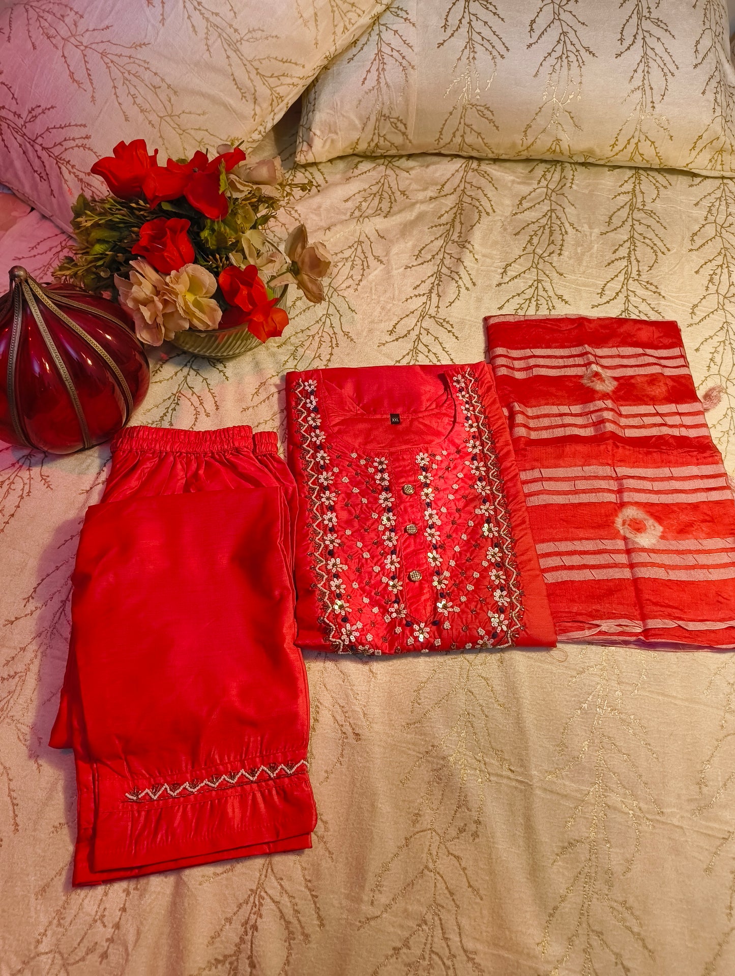 Embroidered Beautiful 3piece suit. Size XL