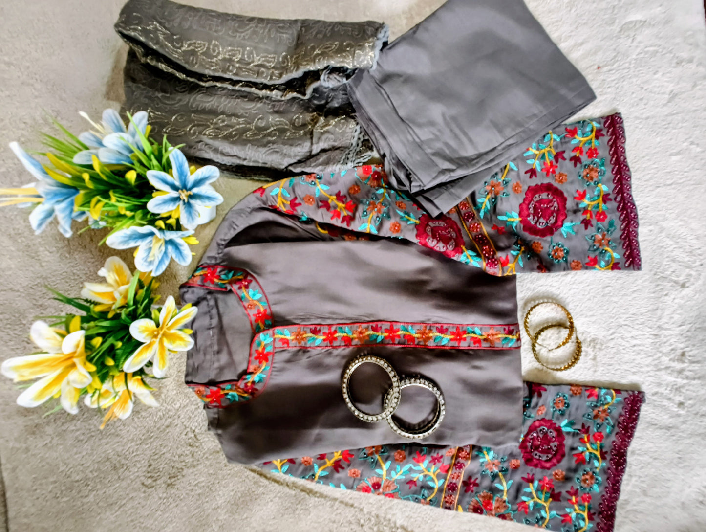 Traditional Kashmiri Grey Kurta Set With Beautiful Heavy Embroidery Dupatta